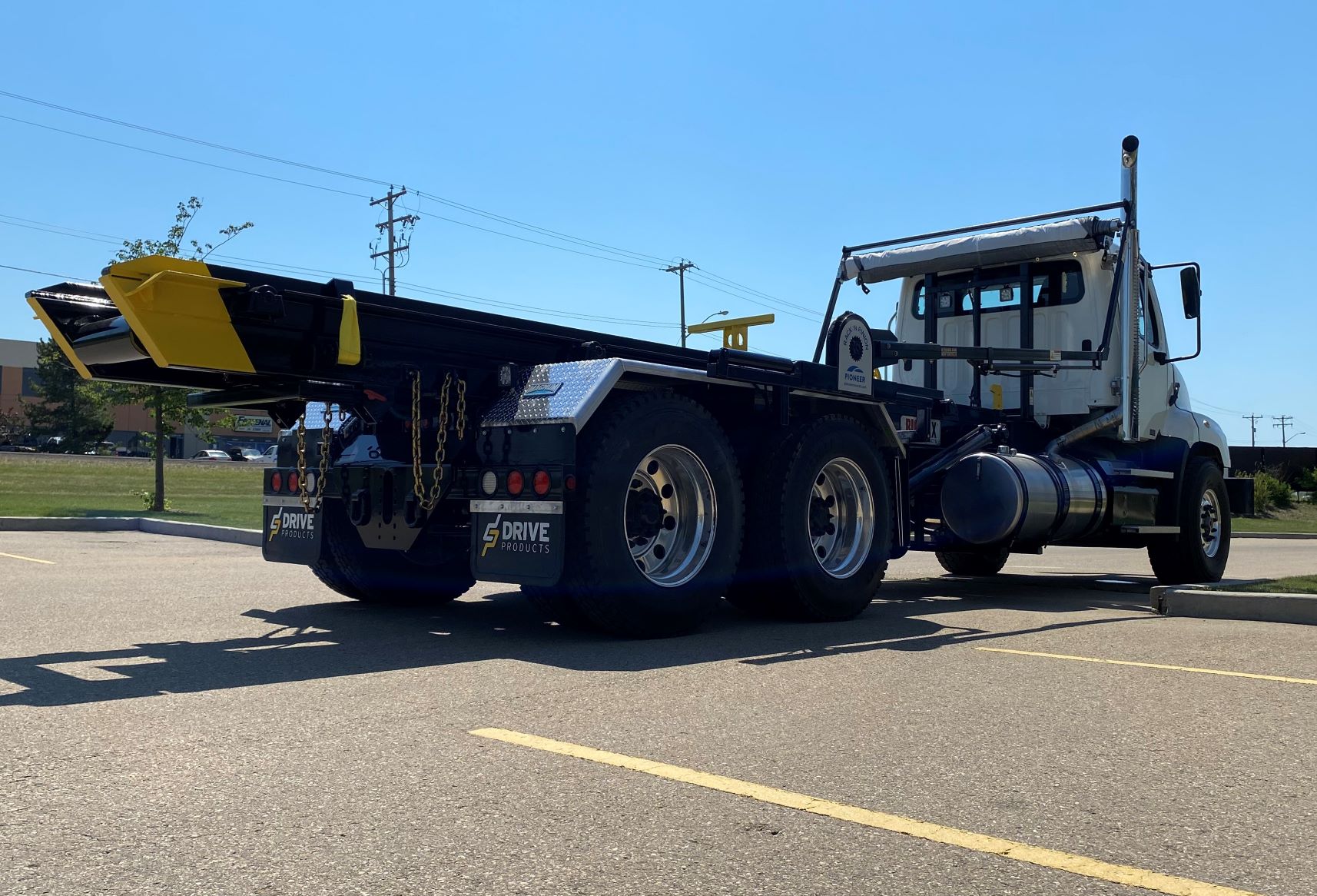 2022 Freightliner 108 - SD BigMax Cable Hoist Roll-Off