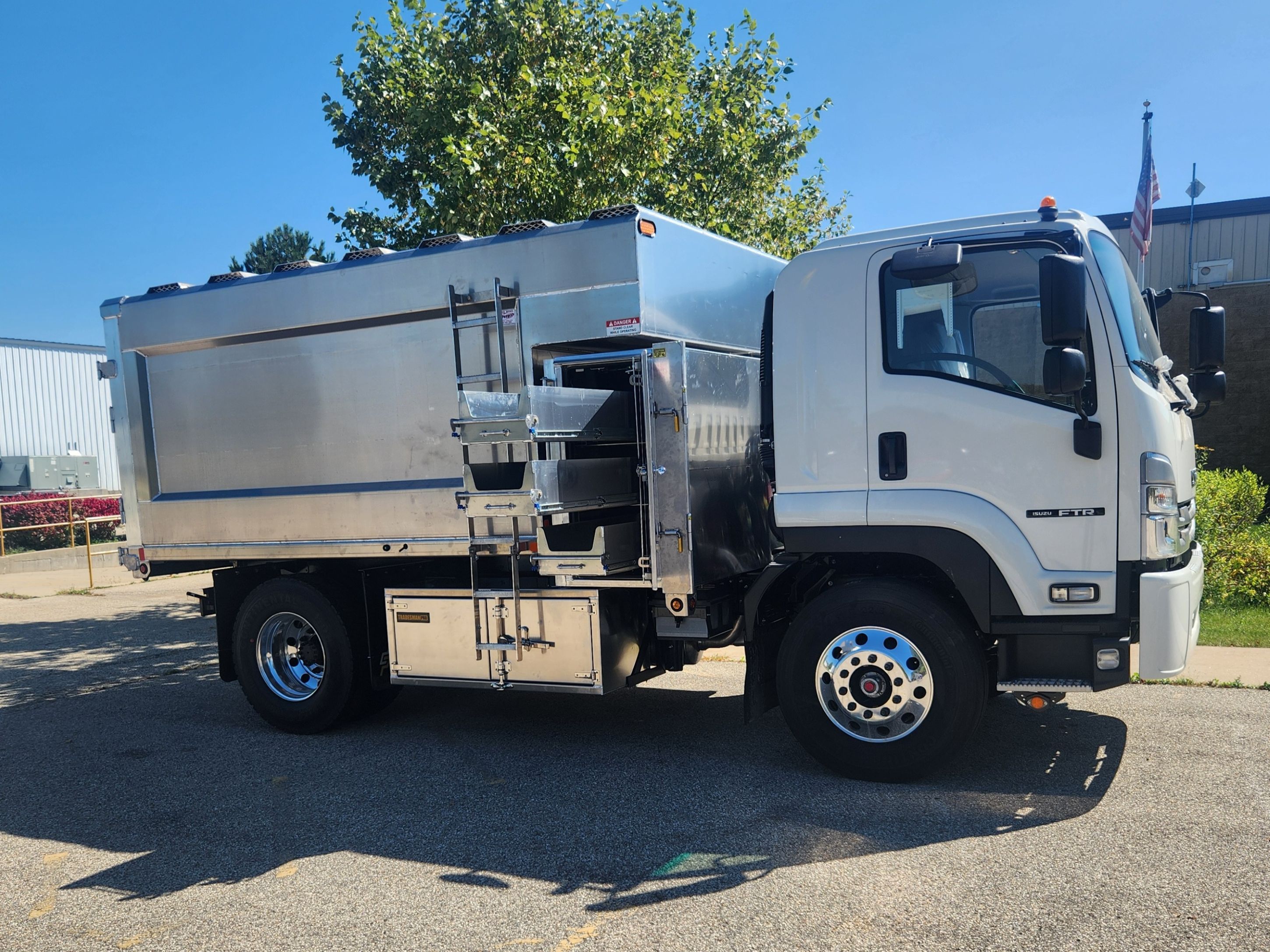 2025 ISUZU FVR - 13'9" Voth Aluminum Chipper Body & Crossbox