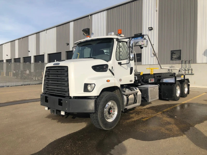 2025 Freightliner 108SD - BigMax 35T Cable Roll Off System 