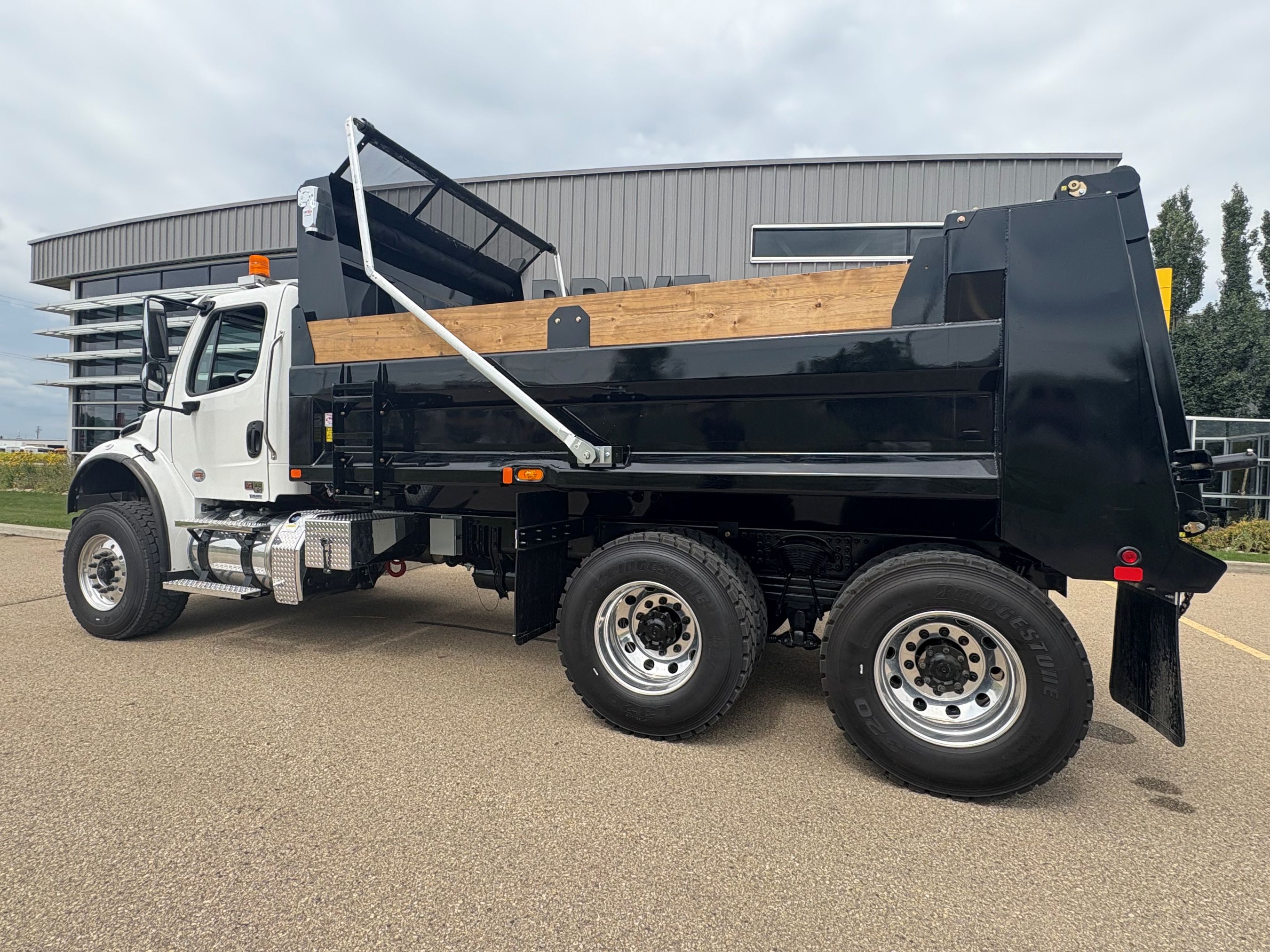 2025 Freightliner M2 106 - Voth 15'6" Dump Body