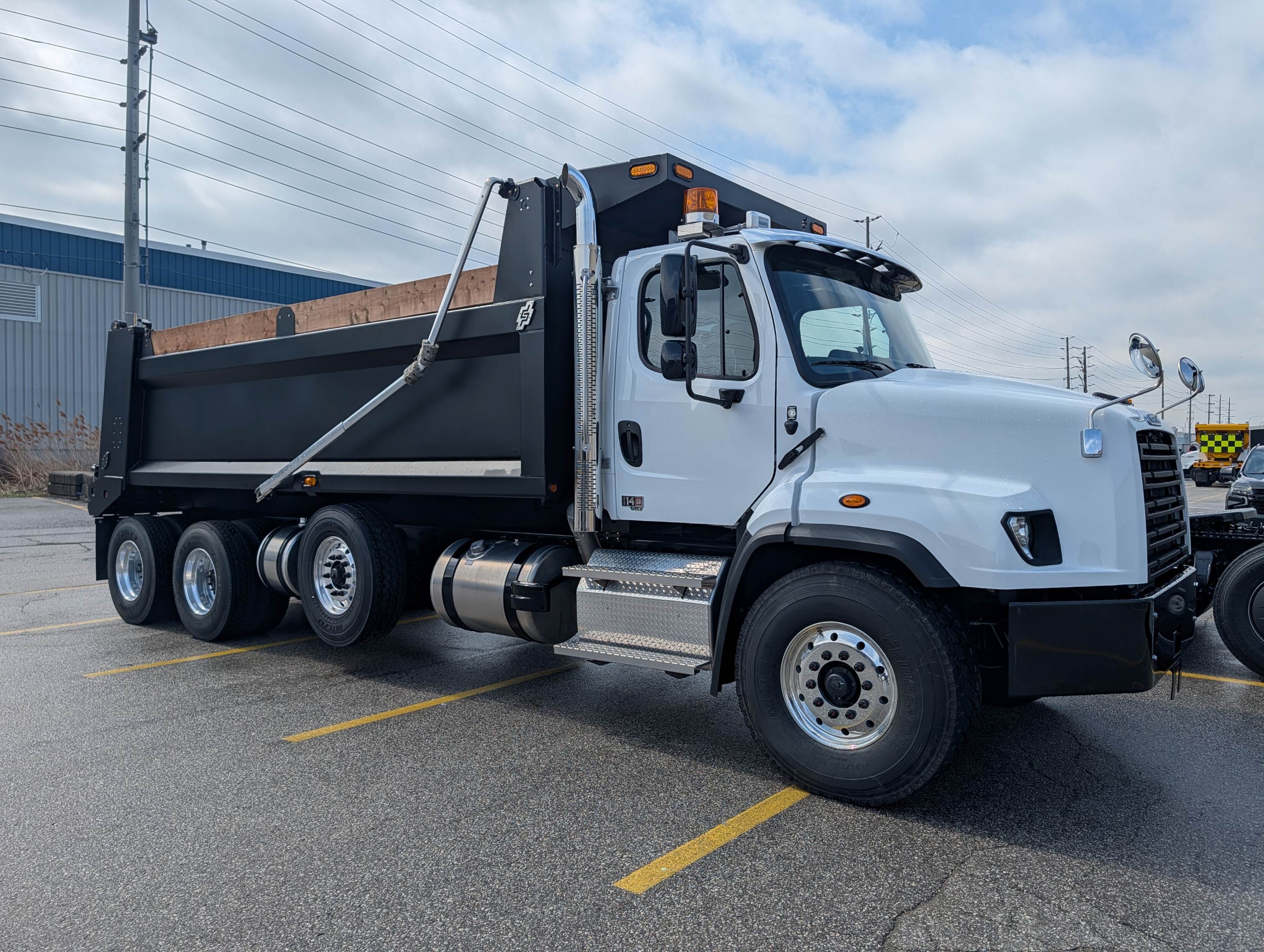 2026 Freightliner 114SD - DPM 20' HX Dump Body - TOEORD095574