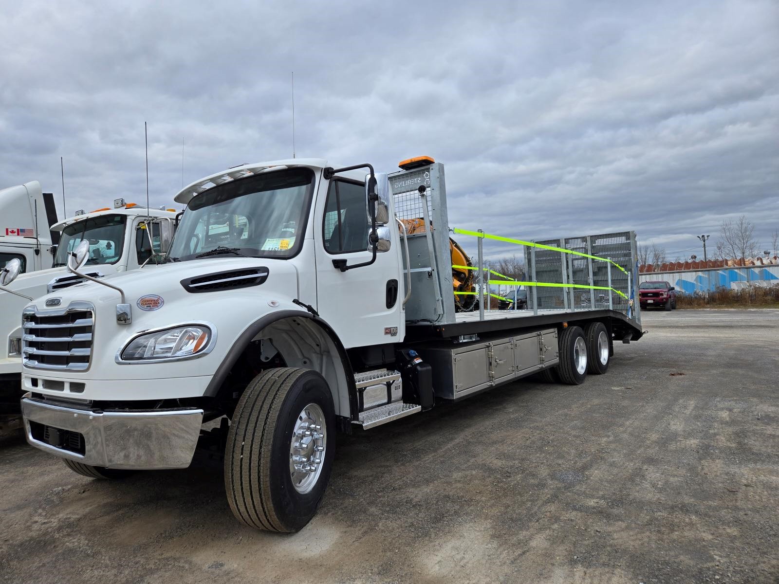 2025 Freightliner M2-106+ - Sterling 15T 28' Beavertail - ELKORD001924