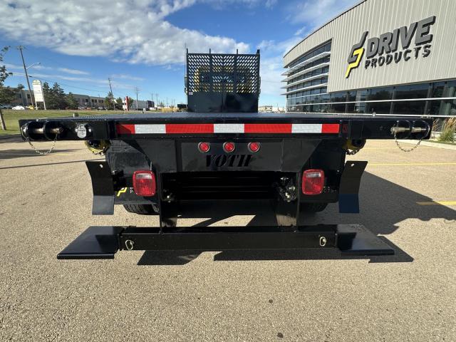 2024 Freightliner 108SD - 25' Hitchhiker Deck