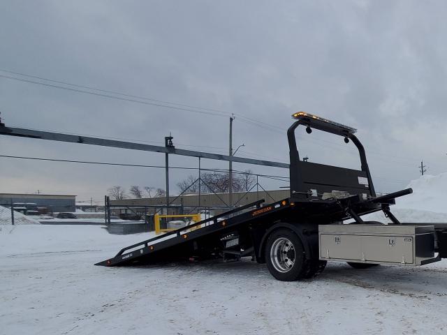 2025 Freightliner M2-106 Ext. Cab - 6T Jerr-dan 22' Steel Carrier