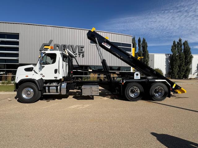 2025 Freightliner 108SD - BigMax 35T Cable Roll Off System