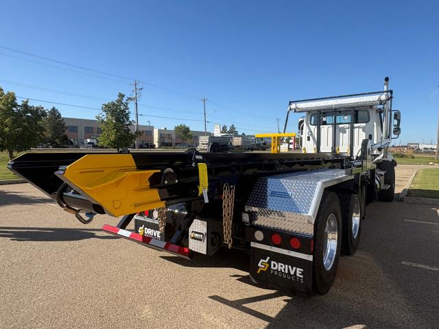 2025 Freightliner 108SD - BigMax 35T Cable Roll Off System