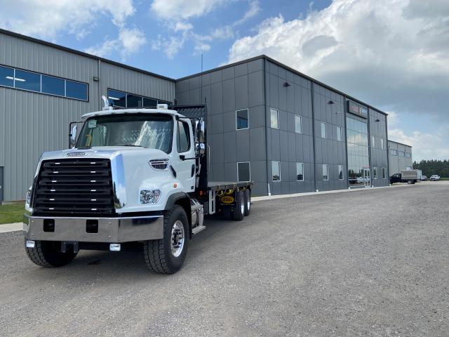 2025 Freightliner 108SD - Voth 25' Hitchhiker