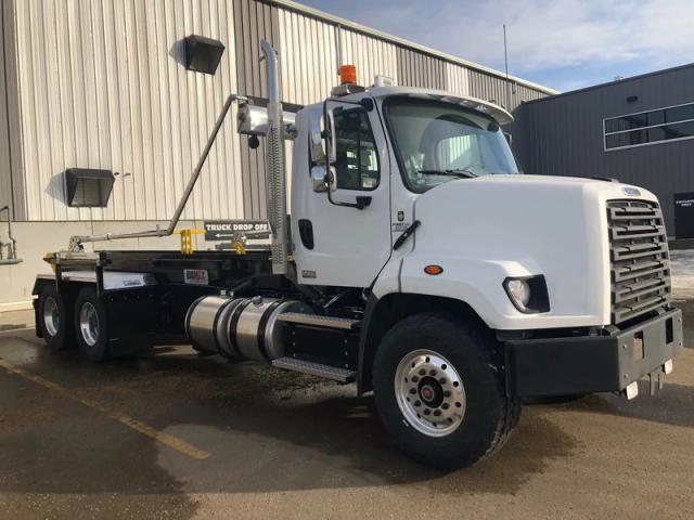 2025 Freightliner 108SD - BigMax 35T Cable Roll Off System
