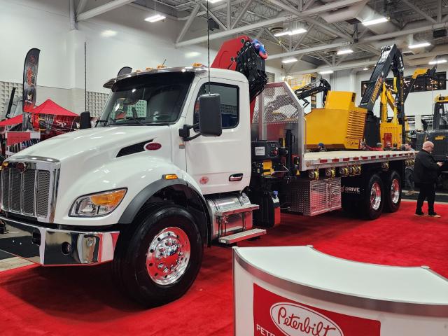 2024 Peterbilt 548 - HMF 23t/m 22' deck