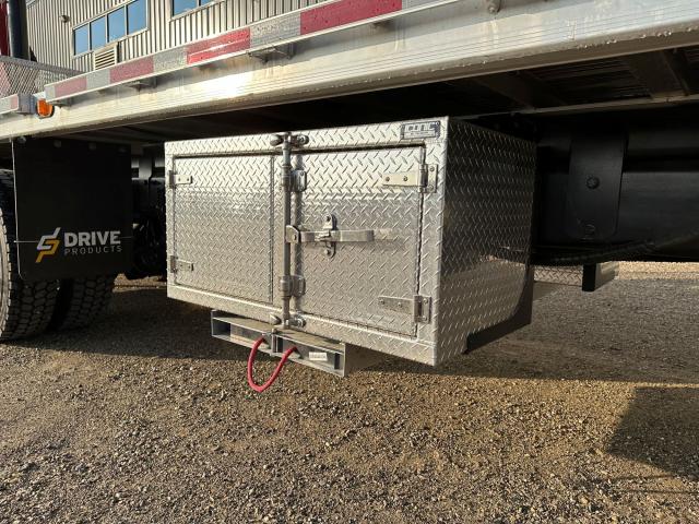 2025 Western Star 47x - HMF 2530LRCS &amp; 24'6&quot; Aluminum Flatdeck