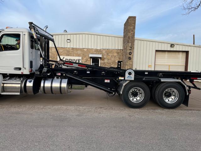 2025 Peterbilt 567 - Bigmax Roll-Off CRO-35T Cable Hoist