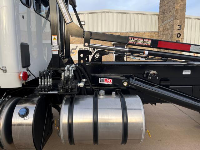 2025 Peterbilt 567 - Bigmax Roll-Off CRO-35T Cable Hoist