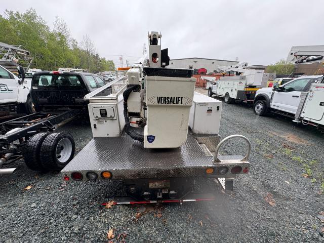 2022 Ford F550 - Versalift 40' SST 40 EIH - Fibrelgass Service Body