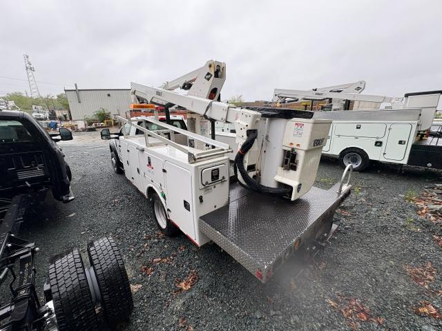 2022 Ford F550 - Versalift 40' SST 40 EIH - Fibrelgass Service Body